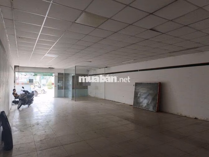 CHO THUÊ NHÀ MẶT TIỀN ĐƯỜNG TÂN SƠN 8X20M SUỐT CÓ 1 GÁC DÂN CƯ ĐÔNG