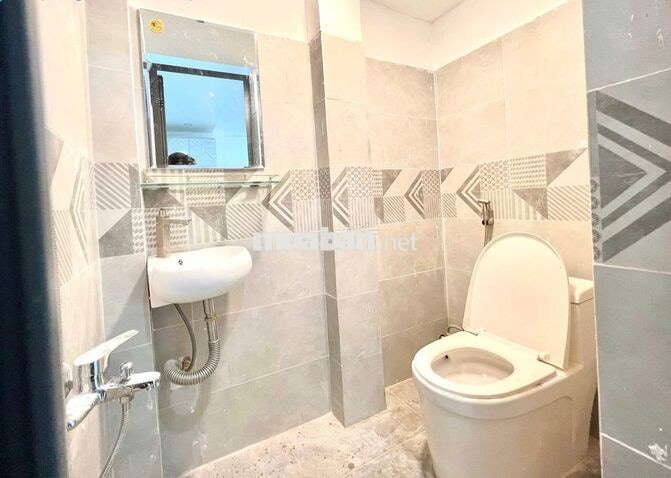 Trống sẵn studio sẵn máy lạnh đường Nguyễn Thị Tú giao Lê Trọng Tấn