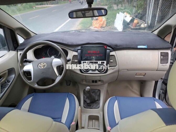 Toyota Innova 7 chỗ Số sàn Xăng Bạc
