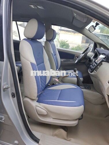 Toyota Innova 7 chỗ Số sàn Xăng Bạc