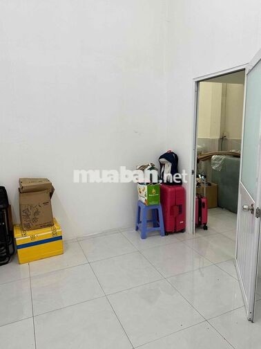 cho 1-2 bạn nữ thuê phòng trong tiệm spa