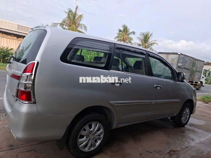 Toyota Innova 7 chỗ Số sàn Xăng Bạc