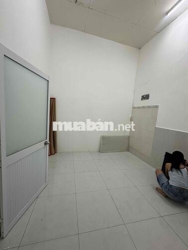 cho 1-2 bạn nữ thuê phòng trong tiệm spa