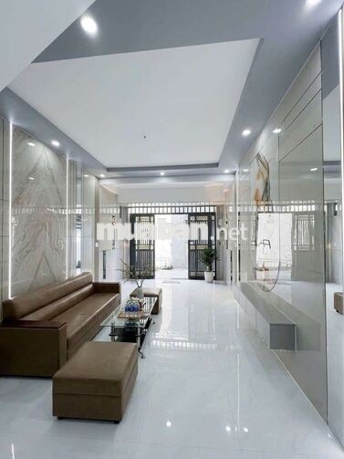nhà mới như hình 3pn 2wc .gần chợ thiếc lê văn khương