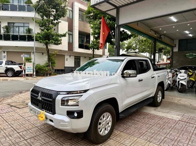 Mitsubishi Triton 2026 AT 4x2 9000 km Trắng