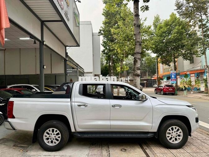 Mitsubishi Triton 2026 AT 4x2 9000 km Trắng