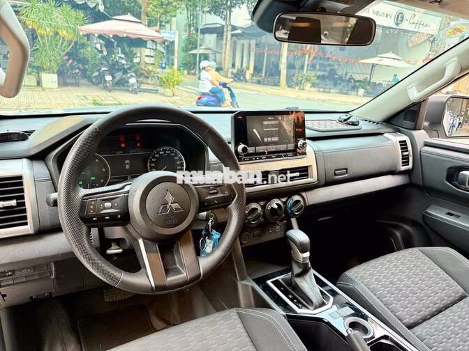 Mitsubishi Triton 2026 AT 4x2 9000 km Trắng