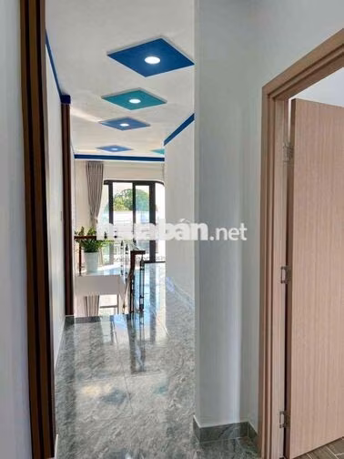 cần bán căn nhà ngay trung tâm , 3 phòng ngủ