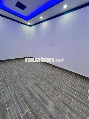 cần bán căn nhà ngay trung tâm , 3 phòng ngủ