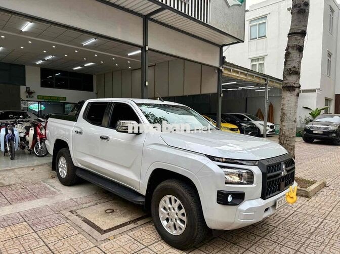 Mitsubishi Triton 2026 AT 4x2 9000 km Trắng