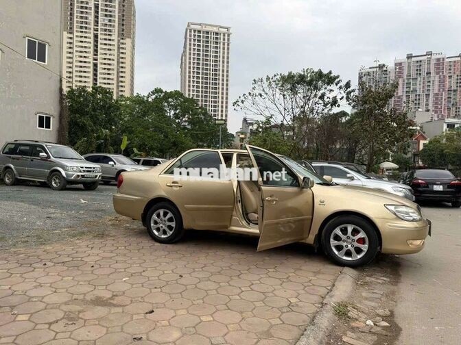 Toyota Camry 2005 Sedan Số sàn Vàng