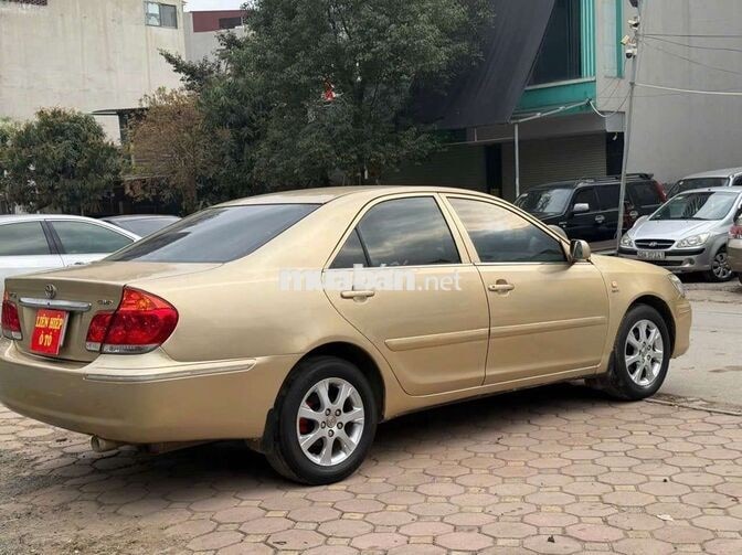 Toyota Camry 2005 Sedan Số sàn Vàng