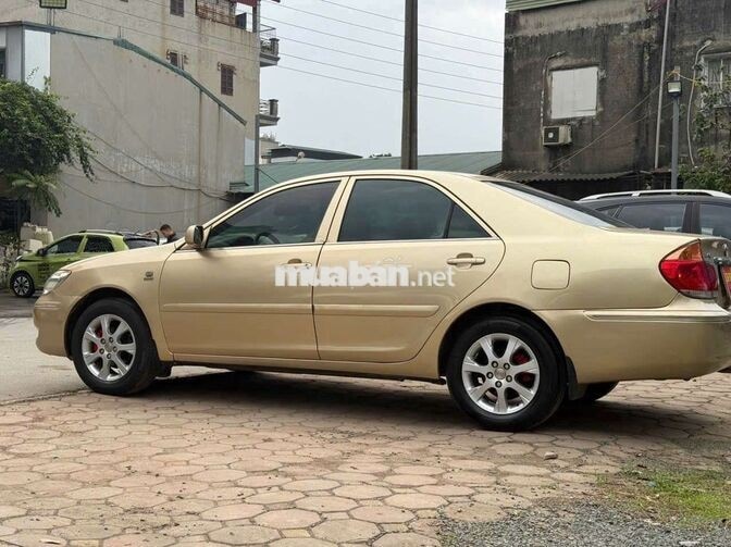 Toyota Camry 2005 Sedan Số sàn Vàng