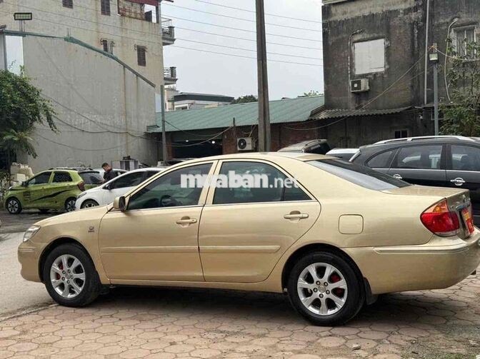 Toyota Camry 2005 Vàng Số sàn