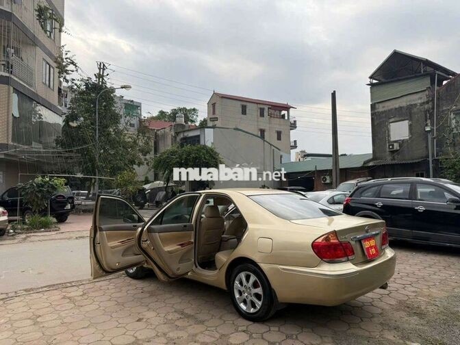 Toyota Camry 2005 Sedan Số sàn Vàng