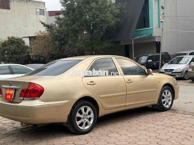 Toyota Camry 2005 Vàng Số sàn