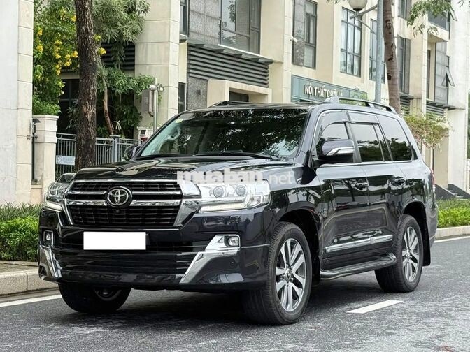 Toyota Land Cruiser 4.6 V8 2020 Đen 7 chỗ
