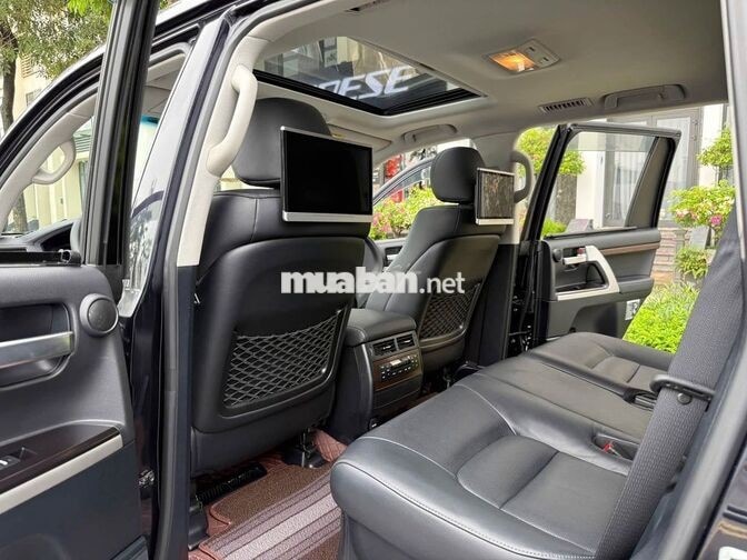 Toyota Land Cruiser 4.6 V8 2020 Đen 7 chỗ