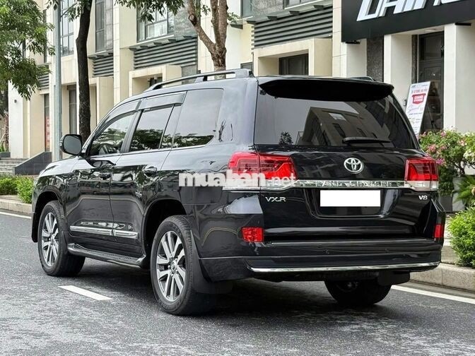 Toyota Land Cruiser 4.6 V8 2020 Đen 7 chỗ