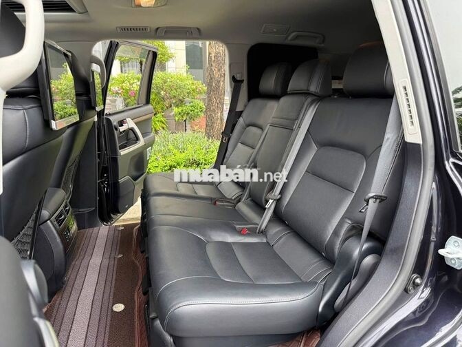Toyota Land Cruiser 4.6 V8 2020 Đen 7 chỗ