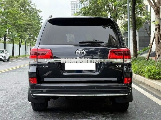 Toyota Land Cruiser 4.6 V8 2020 Đen 7 chỗ