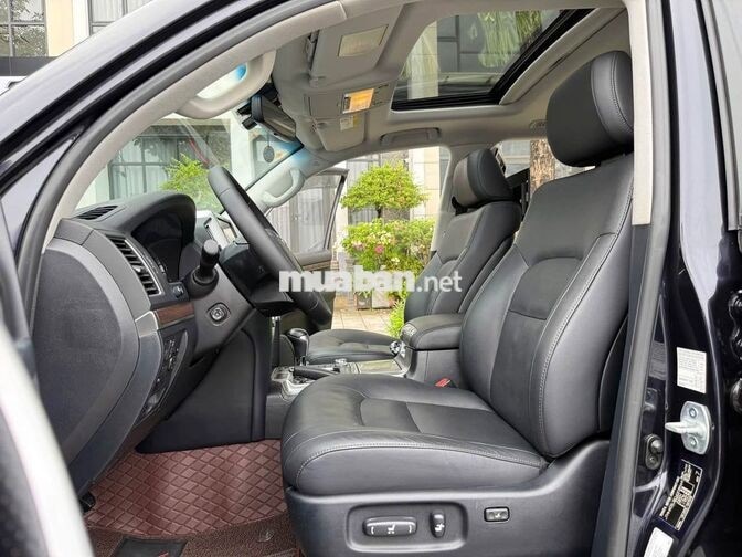 Toyota Land Cruiser 4.6 V8 2020 Đen 7 chỗ