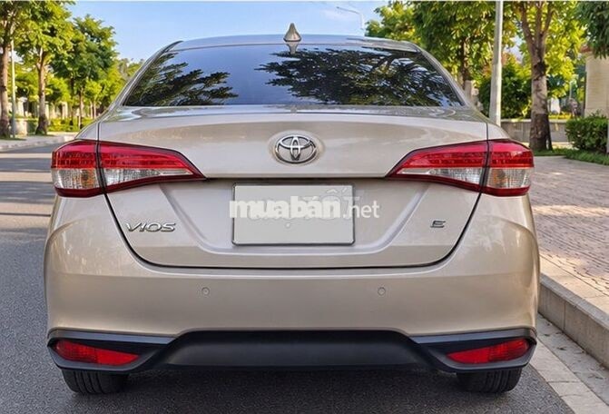 Toyota Vios E Tự động Vàng cát