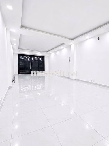 NHÀ MỚI !! Cho thuê 221D Võ Văn Tần, Q3 cũ, DTSD 300m2 