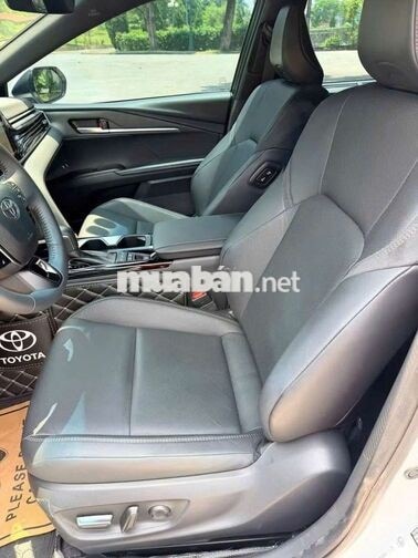 Toyota Camry 2025 top Trắng 21000 km