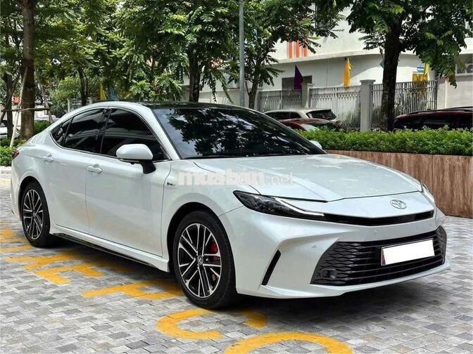 Toyota Camry 2025 top Trắng 21000 km