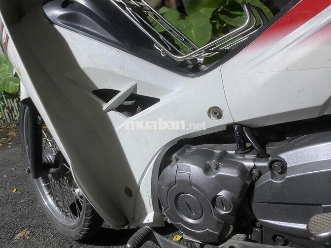 Yamaha Sirius Trắng