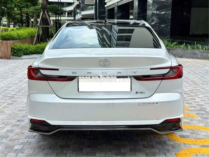 Toyota Camry 2025 top Trắng 21000 km