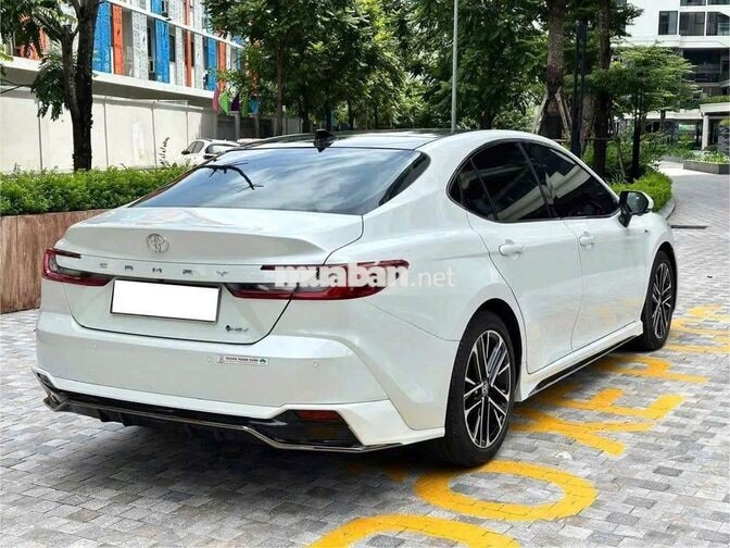 Toyota Camry 2025 top Trắng 21000 km