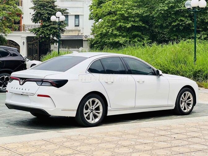 VinFast Lux A Base 2021 Trắng 6.8 vạn km