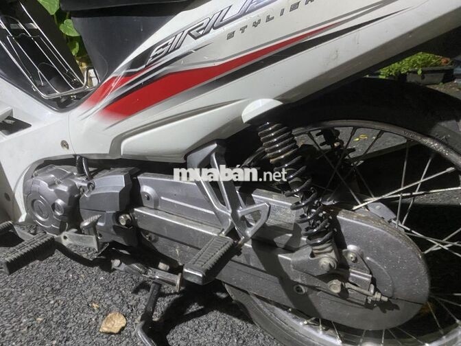 Yamaha Sirius Trắng
