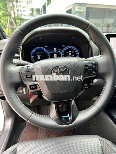 Toyota Camry 2025 top Trắng 21000 km