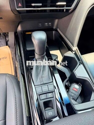 Toyota Camry 2025 top Trắng 21000 km