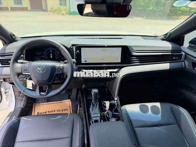 Toyota Camry 2025 top Trắng 21000 km