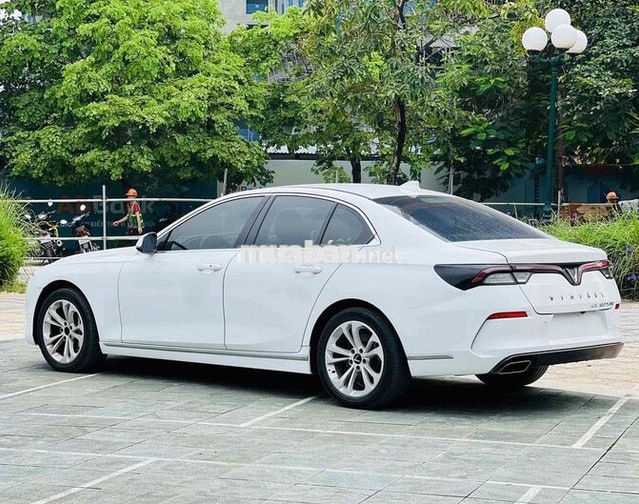 VinFast Lux A Base 2021 Trắng 6.8 vạn km
