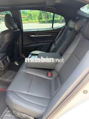 Toyota Camry 2025 top Trắng 21000 km