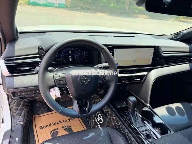Toyota Camry 2025 top Trắng 21000 km