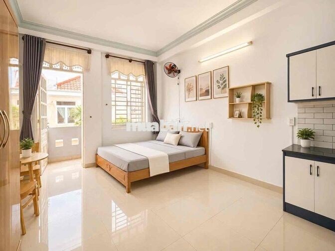 CHDV BAN CÔNG , SẴN NỘI THẤT, CHỈ VIỆC VÔ Ở, GẦN HỌC VIỆN HÀNG KHÔNG