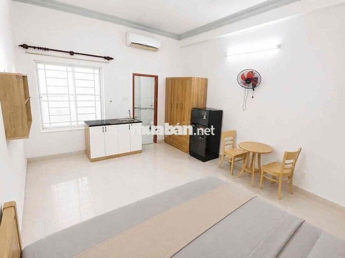 CHDV BAN CÔNG , SẴN NỘI THẤT, CHỈ VIỆC VÔ Ở, GẦN HỌC VIỆN HÀNG KHÔNG