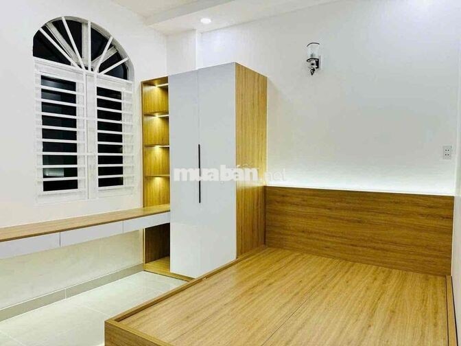 NHÀ GẦN CHỢ ĐƯỜNG. TRỆT LẦU 2PN 2WC ( SẴN BÀN GHẾ , TỦ QUẦN ÁO )