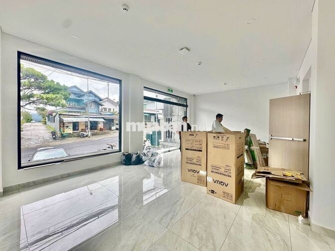 CHO THUÊ MẶT 40M2 CÓ HẦM XE PHƯỜNG 4 ĐÀ LẠT GIÁ 15 TRIỆU/THÁNG