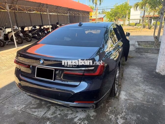 BMW 740Li Pure Excellence model 2021 Xanh