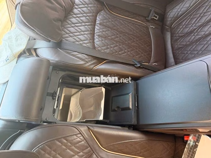BMW 740Li Pure Excellence model 2021 Xanh