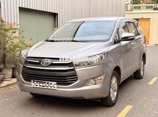 Toyota Innova MT Model 2017 Ánh Kim