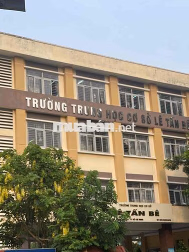 Cho thuê vỉa hè mặt bằng đối diện trường học