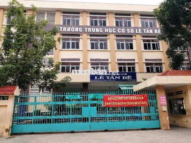 Cho thuê vỉa hè mặt bằng đối diện trường học